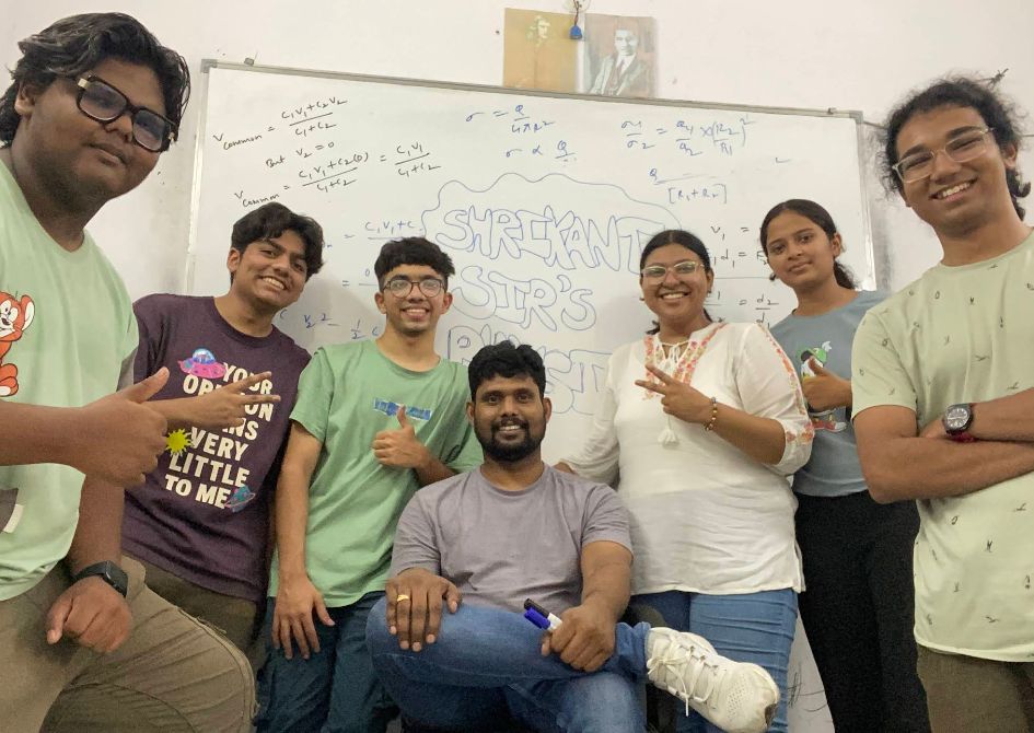 Naidu Sir's Physics Classes image 2